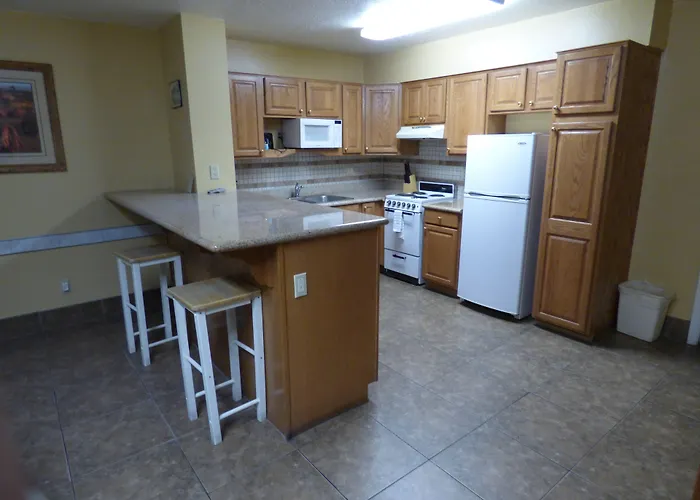 Coronada Inn & Suites